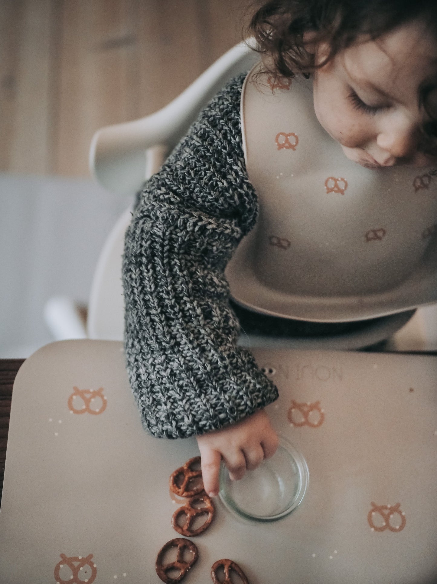 Noui Noui Brezel Nude Silicone Bib