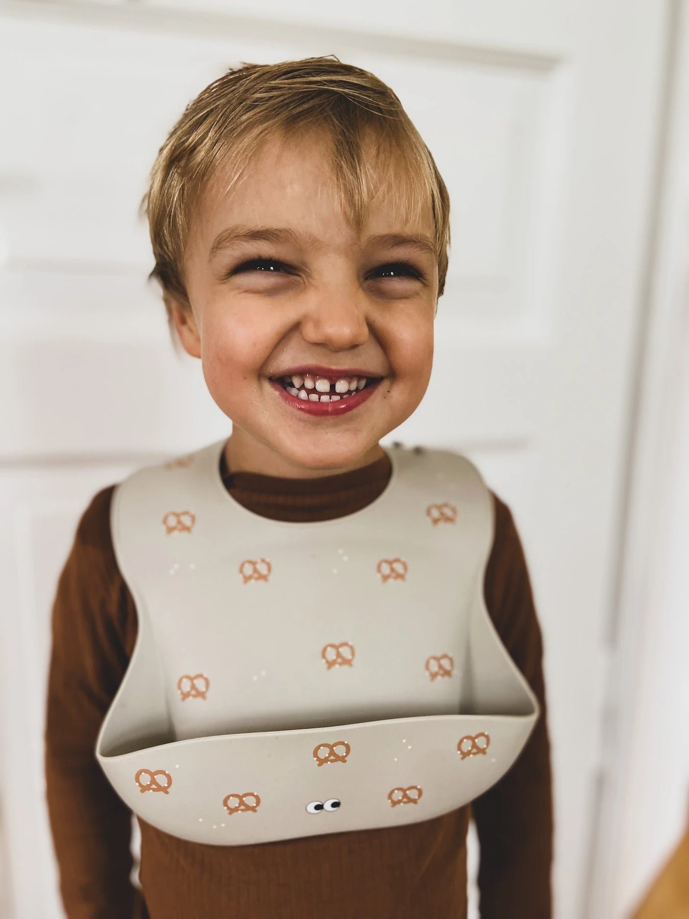 Noui Noui Brezel Nude Silicone Bib