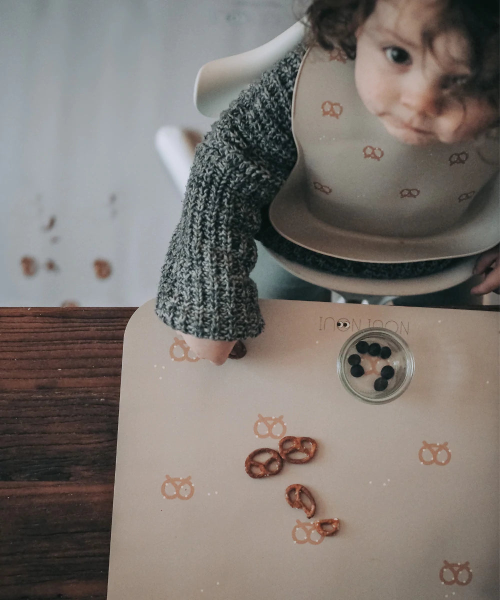 Noui Noui Brezel Nude Silicone Bib