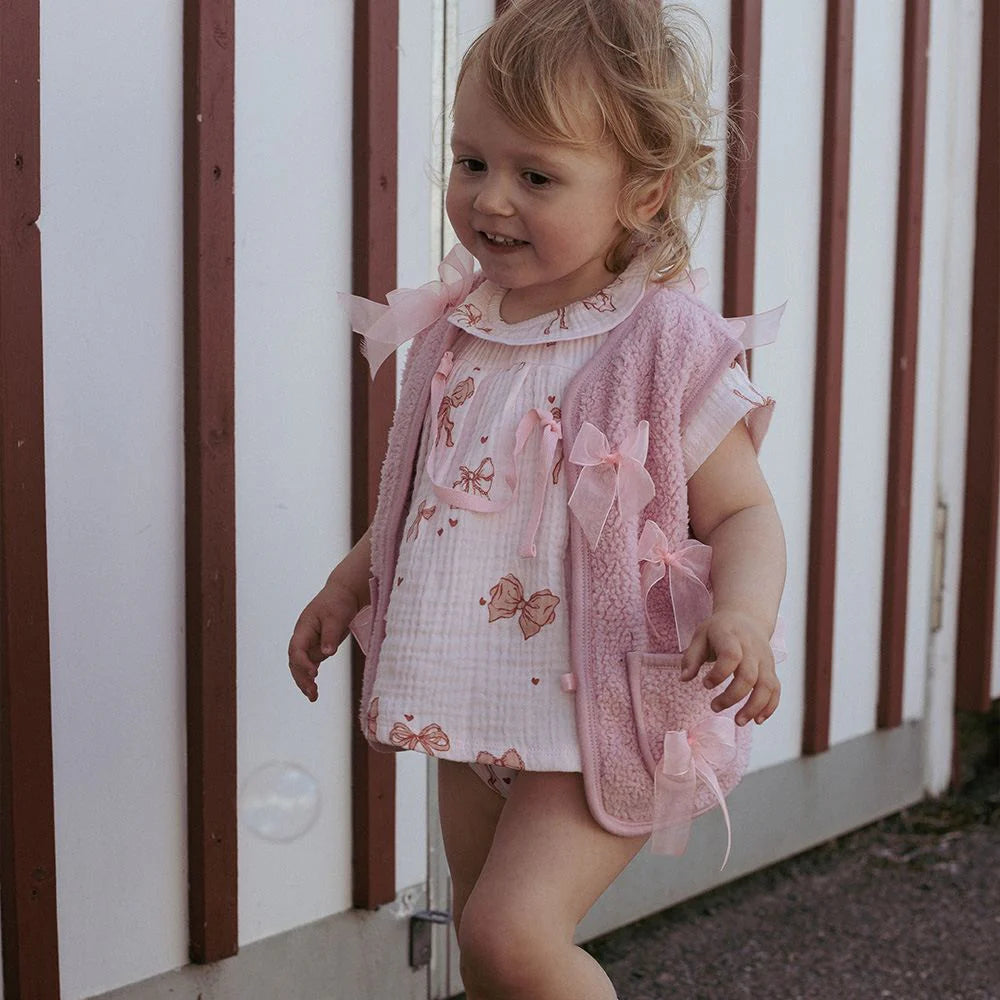Lill vest