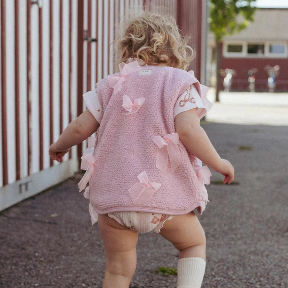 Lill vest